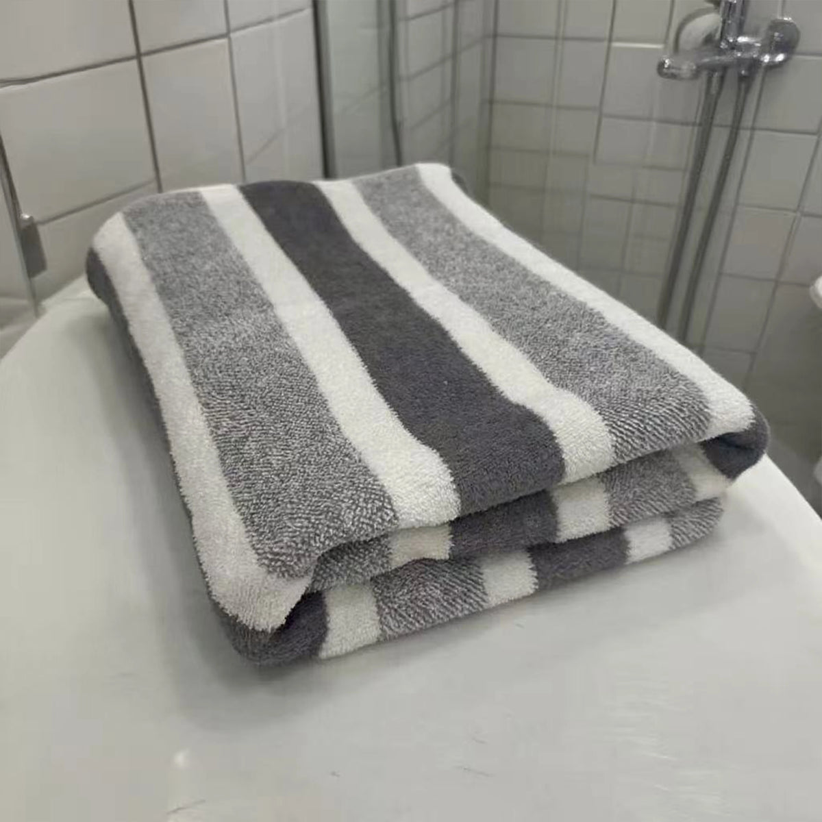 Striped Bath Towel, Quick Dry Lint-Free Towel, 70 x 130 cm