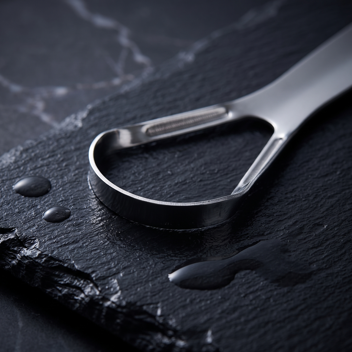 Close-up of the tongue scraper edge