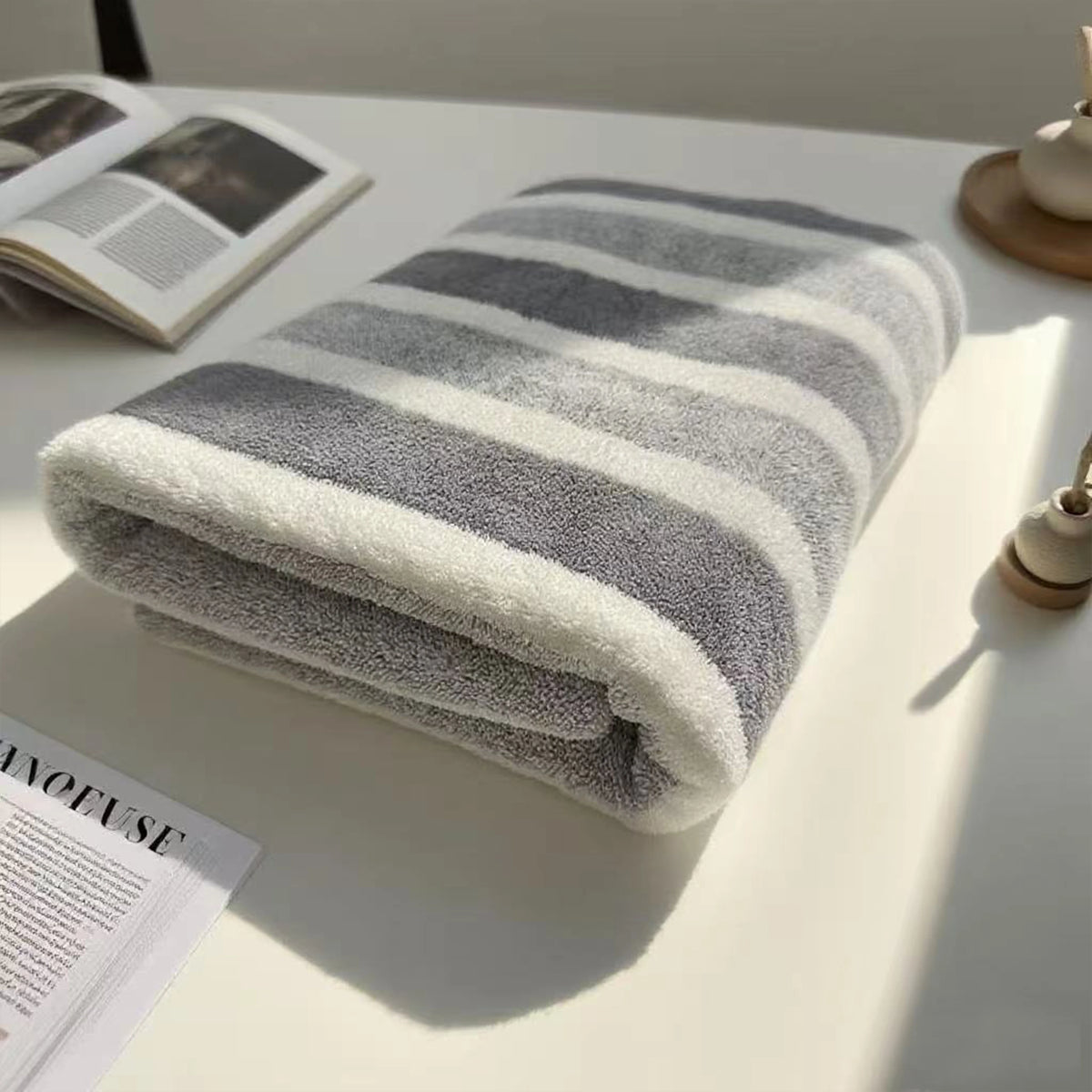 Striped Bath Towel, Quick Dry Lint-Free Towel, 70 x 130 cm