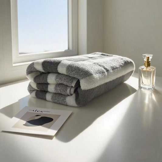Striped Bath Towel, Quick Dry Lint-Free Towel, 70 x 130 cm